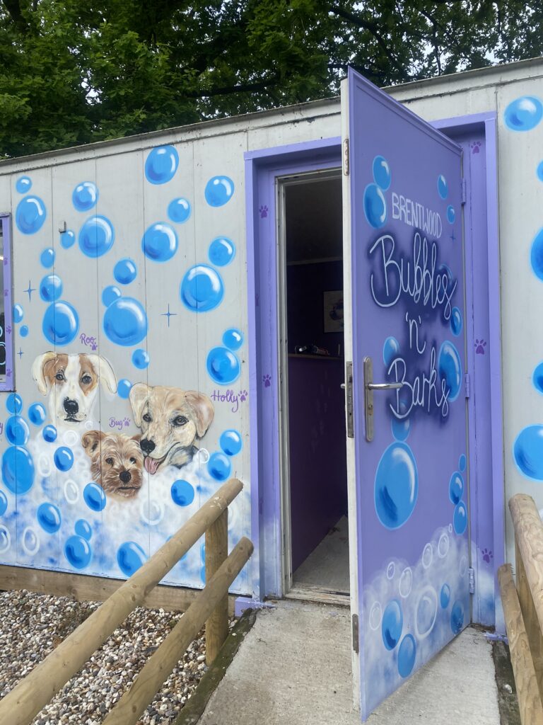 best dog groomers in Brentwood